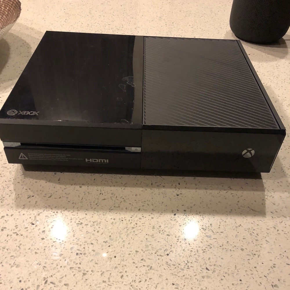 Xbox One - 1TB - NEEDS a new Power supply adapter.